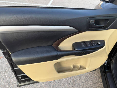 2015 Toyota Highlander LE