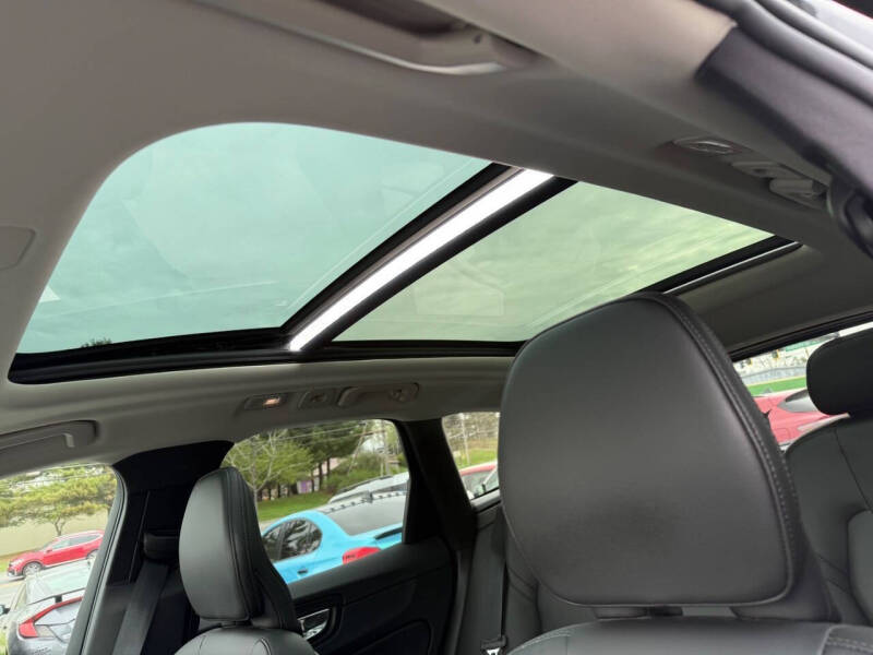 2025 Volvo XC60 B5 Core Dark Theme