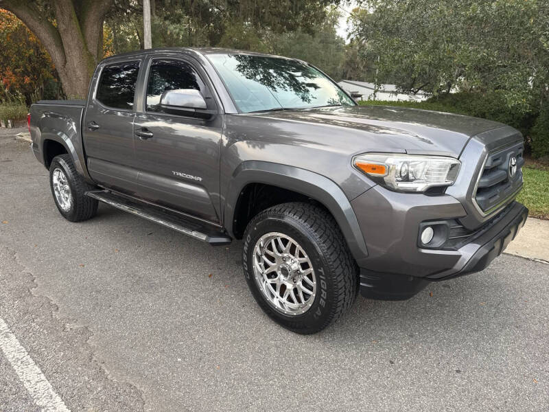 2017 Toyota Tacoma SR5's photo