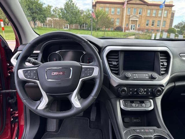 2023 GMC Acadia SLT