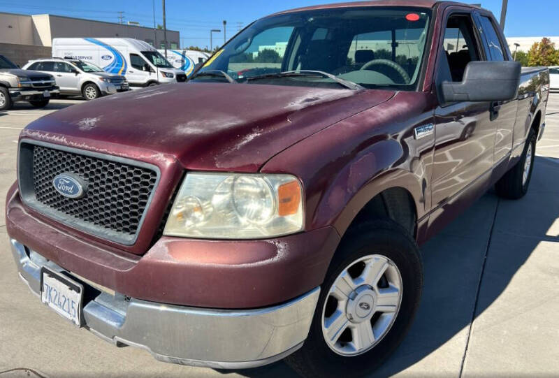 2004 Ford F-150 XLT photo 2