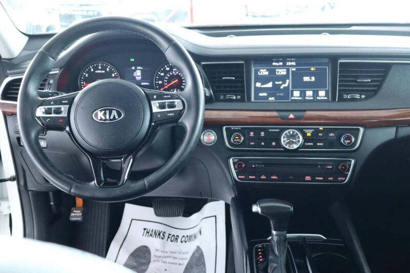 2017 Kia Cadenza Premium