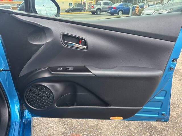 2022 Toyota Prius LE