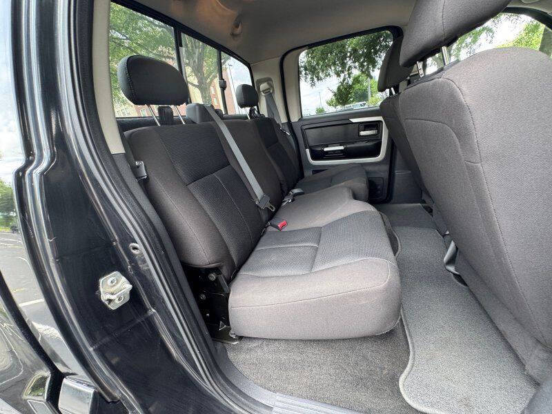 2008 Mitsubishi Raider LS