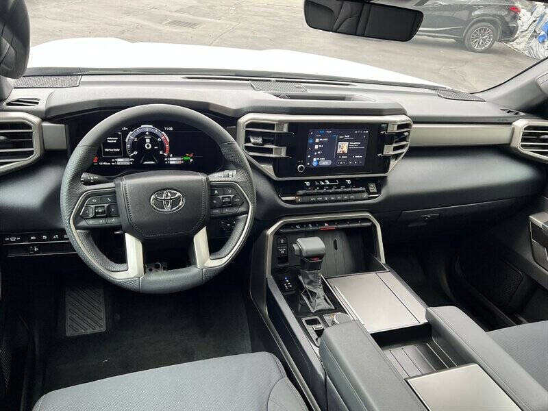 2025 Toyota Sequoia SR5