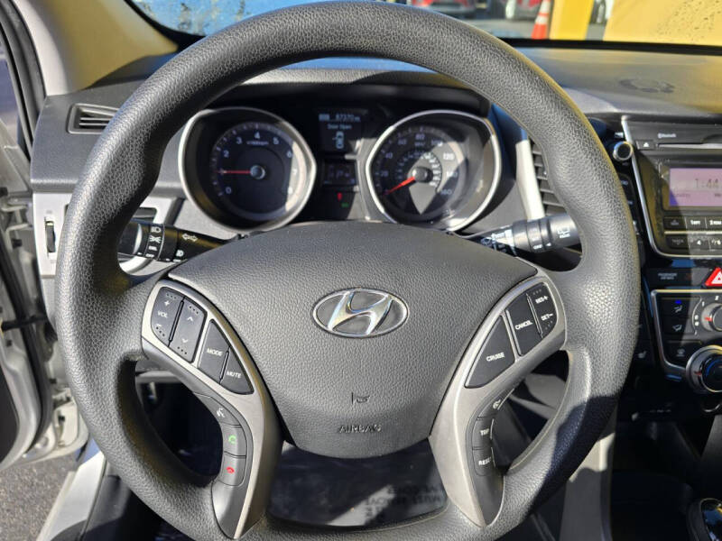 2015 Hyundai Elantra GT Base photo 22