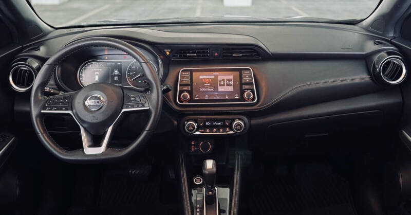 2020 Nissan Kicks SR