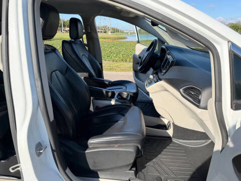 2020 Chrysler Voyager LXi