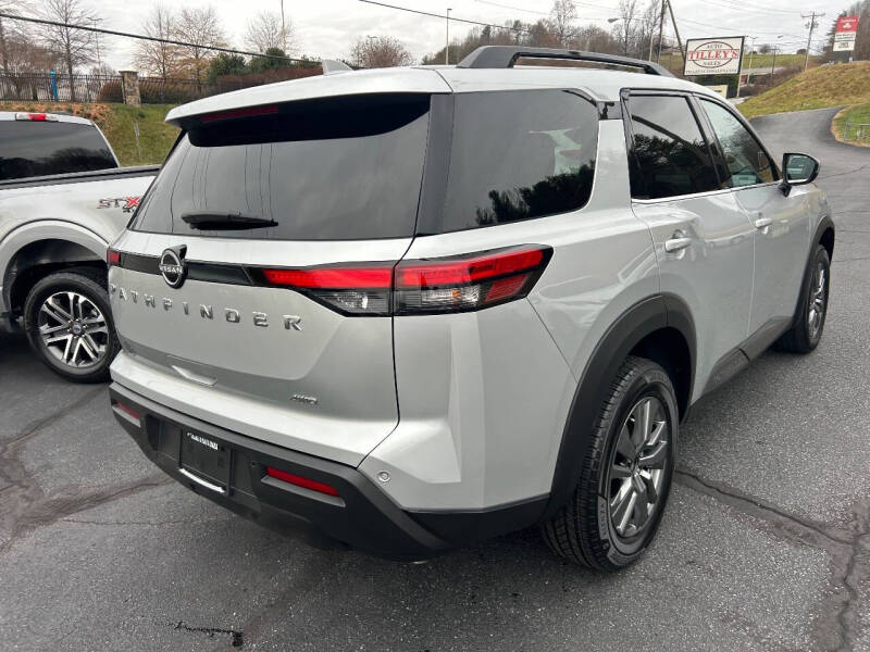 2025 Nissan Pathfinder SV