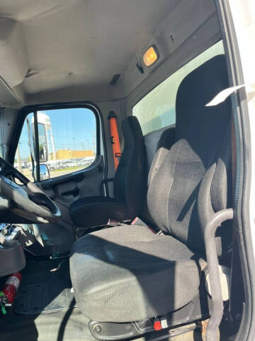 2013 Freightliner M2 106