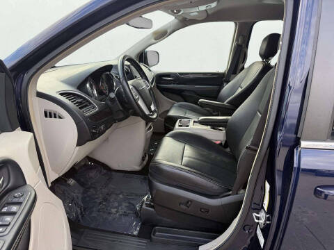 2016 Chrysler Town and Country Touring