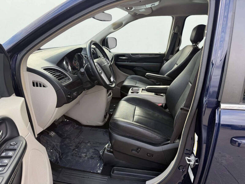 2016 Chrysler Town and Country Touring