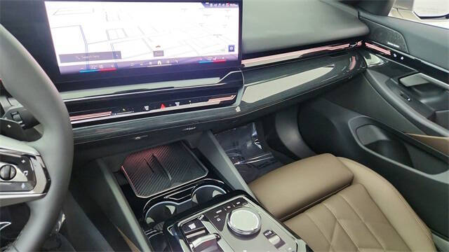 2025 BMW 5 Series 530i