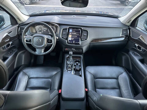 2018 Volvo XC90 T5 Momentum 5-Passenger