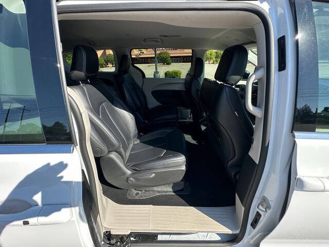 2024 Chrysler Pacifica Plug-In Hybrid Select