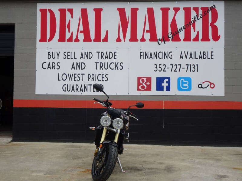 2009 Triumph STREET TRIPLE for sale at Deal Maker of Gainesville in Gainesville FL