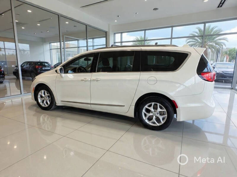 2017 Chrysler Pacifica Touring-L Plus