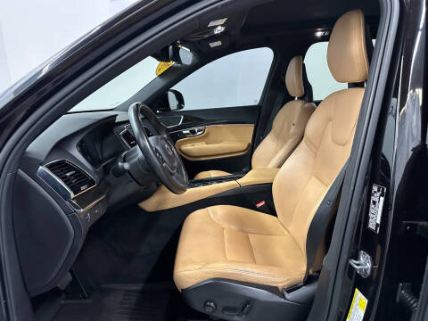 2018 Volvo XC90 T5 Momentum 5-Passenger
