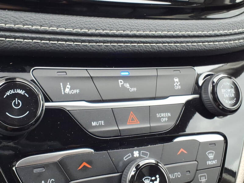 2024 Chrysler Pacifica Plug-In Hybrid Select