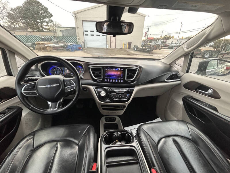 2017 Chrysler Pacifica Touring Plus