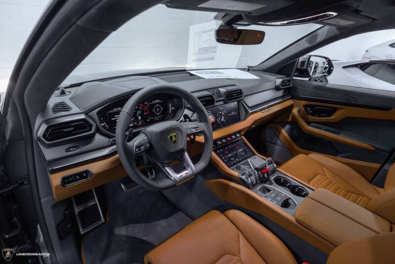 2025 Lamborghini Urus SE