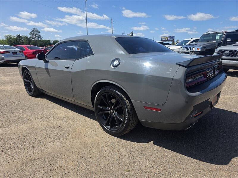 2017 Dodge Challenger SXT