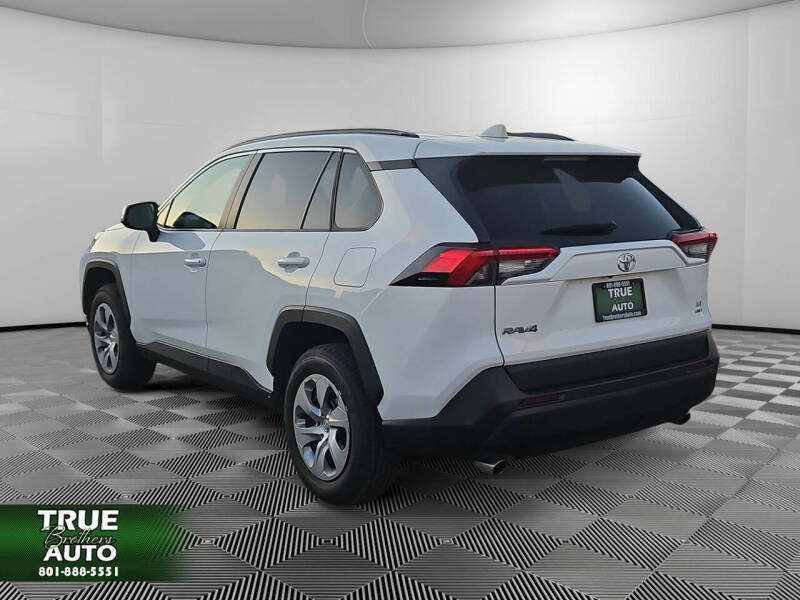 2020 Toyota RAV4 LE