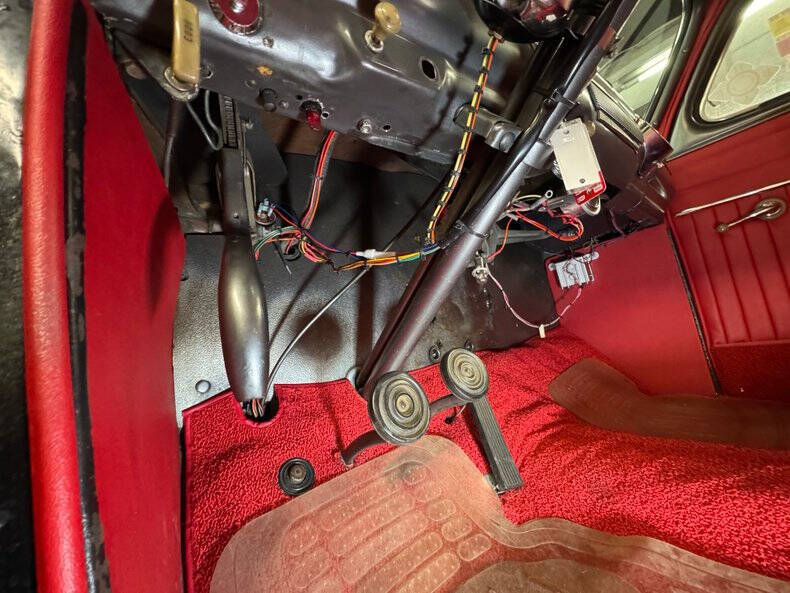 1948 Ford Super Deluxe