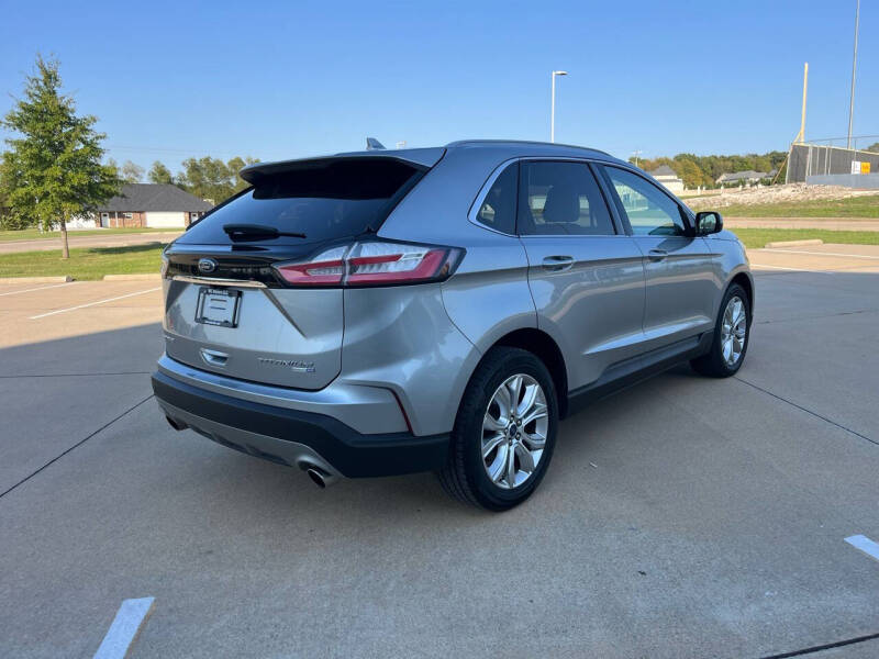 2020 Ford Edge Titanium photo 5