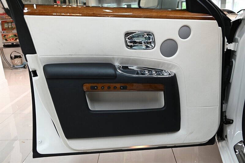 2013 Rolls-Royce Ghost 39