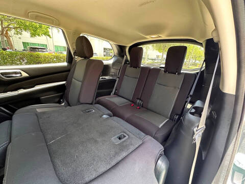 2019 Nissan Pathfinder SV