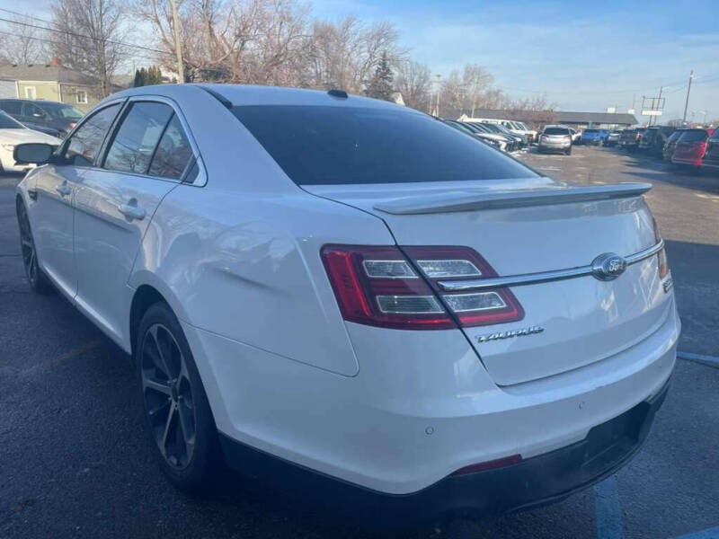 2016 Ford Taurus SHO