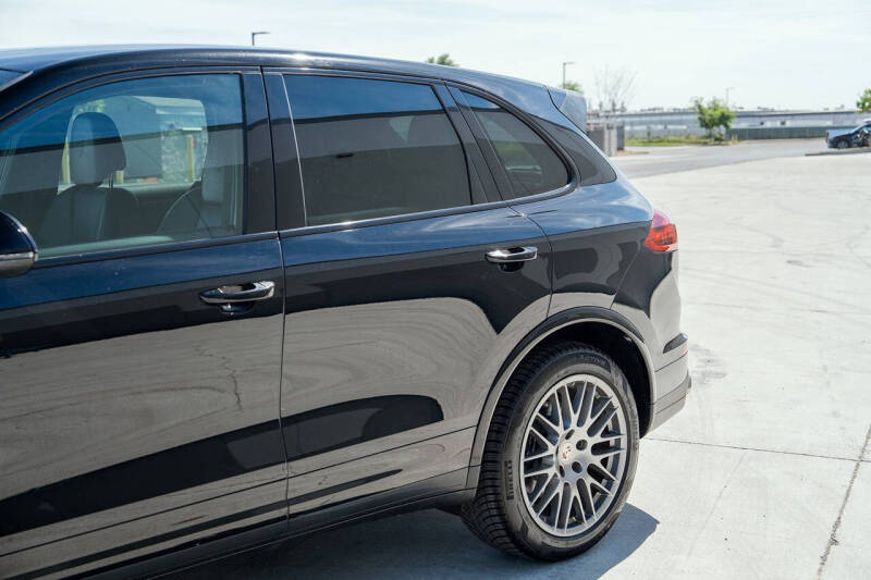 2017 Porsche Cayenne Platinum Edition