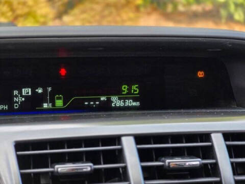 2013 Toyota Prius v Five