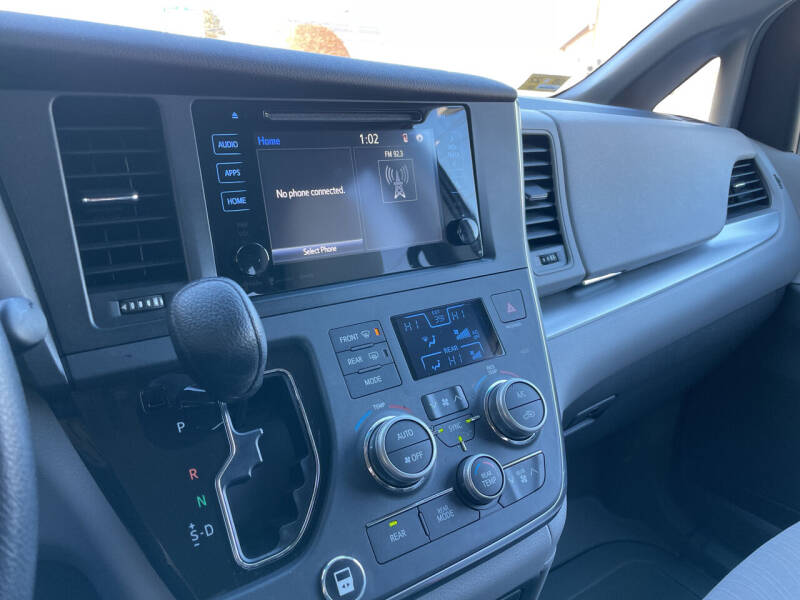 2017 Toyota Sienna LE 8-Passenger