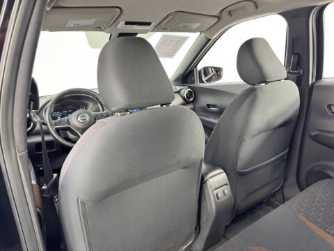 2022 Nissan Kicks SR