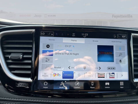 2026 Chrysler Pacifica Select