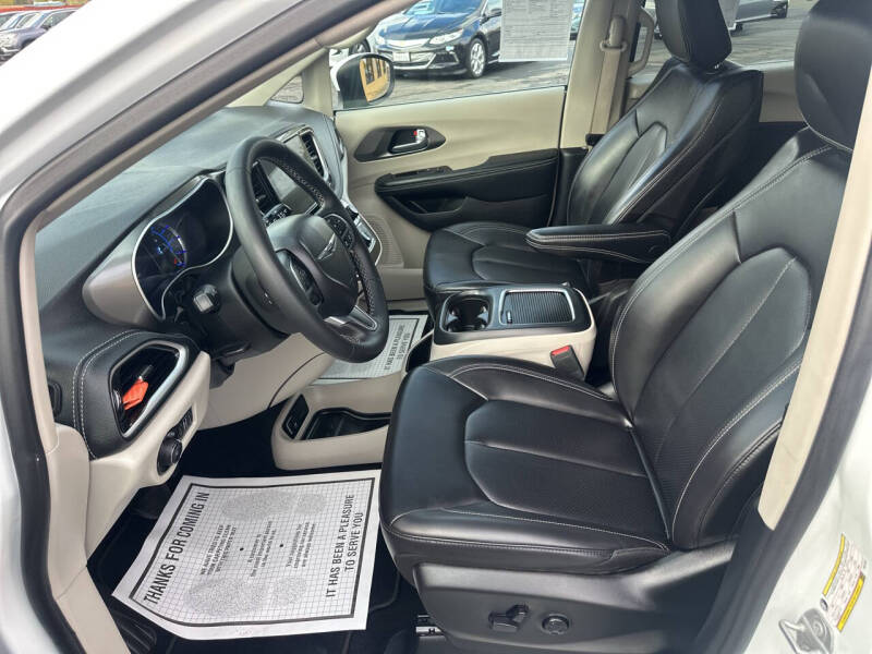 2023 Chrysler Pacifica Plug-In Hybrid Touring L