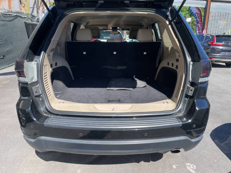 2019 Jeep Grand Cherokee Laredo