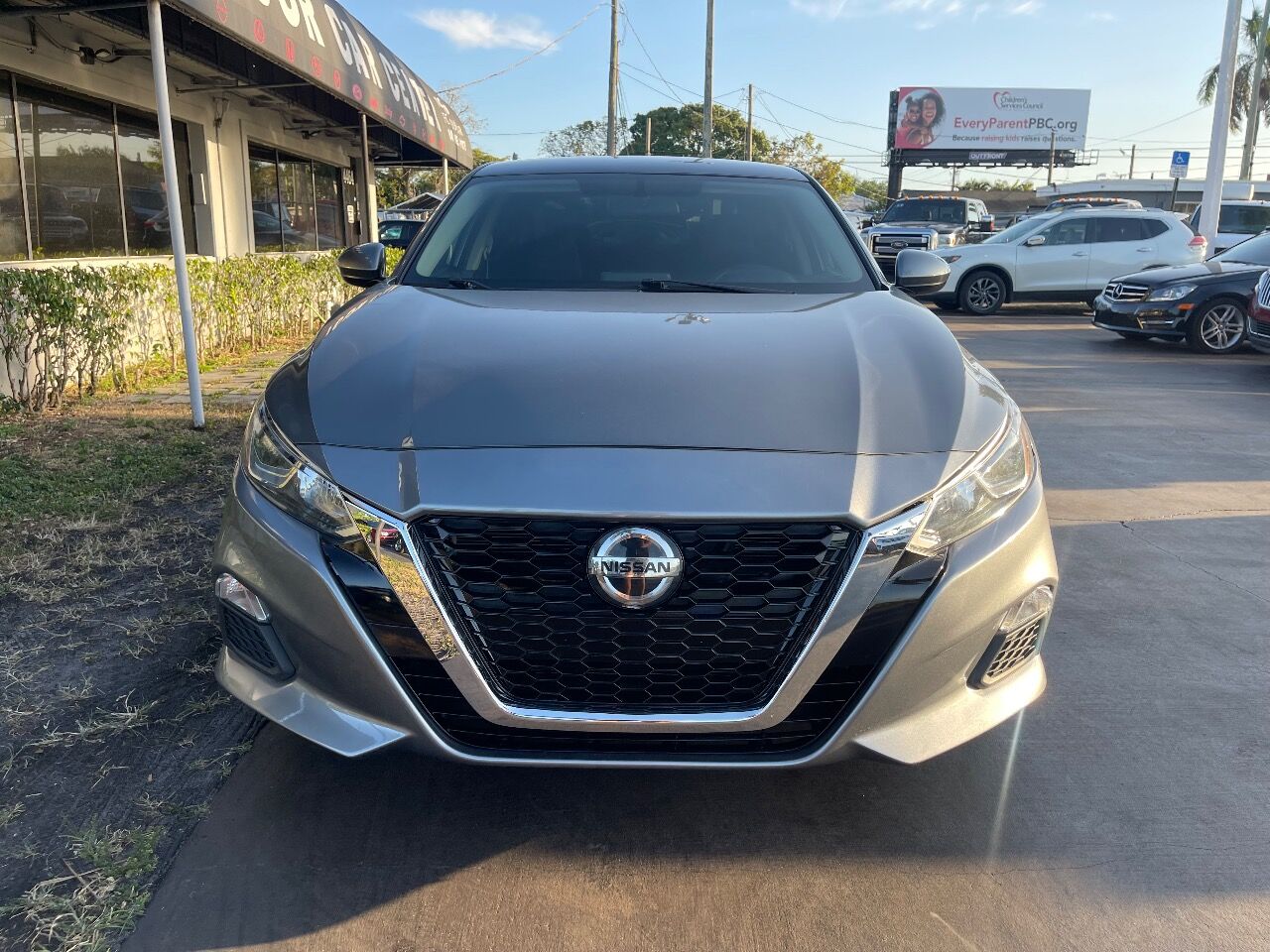 2019 NISSAN Altima Sedan - $18,900