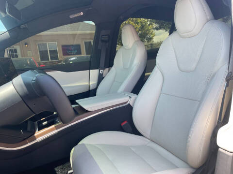 2023 Tesla Model X Standard Range