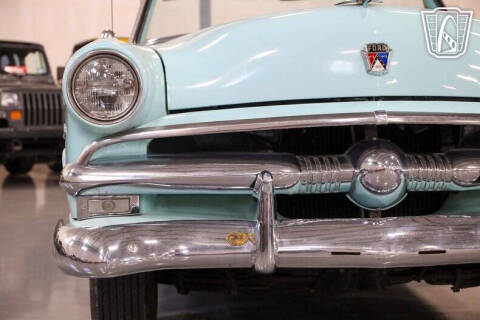 1953 Ford Crestline