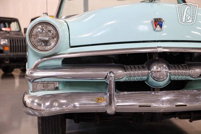 1953 Ford Crestline