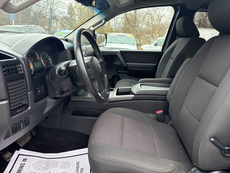 2012 Nissan Titan SV