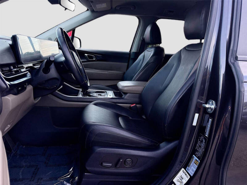 2025 Kia Carnival LXS