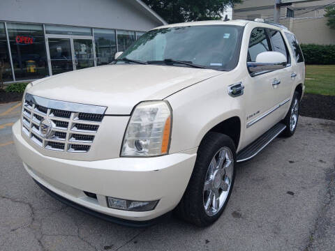 2009 Cadillac Escalade Hybrid for sale at Lakeshore Auto Wholesalers in Amherst OH