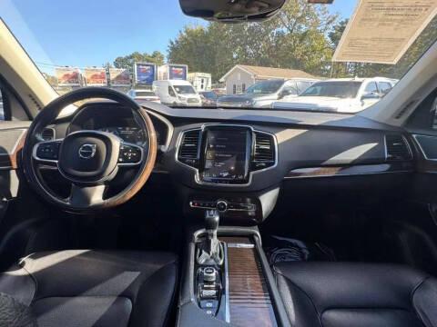 2016 Volvo XC90 T6 Momentum