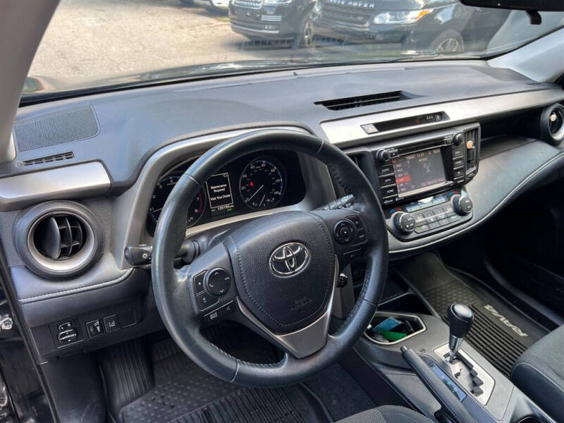 2017 Toyota RAV4 XLE photo 11