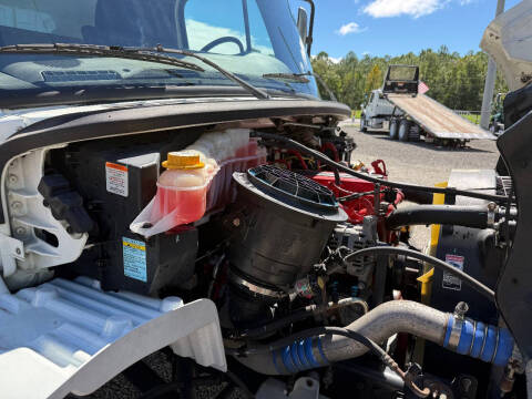 2019 Freightliner M2 106