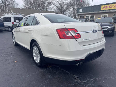 2011 Ford Taurus SE